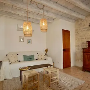 https://maison-de-charmes-aux-arnes.fr-provencehotel.com